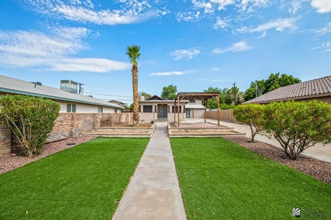 Photo - 617 S 6th Ave House
