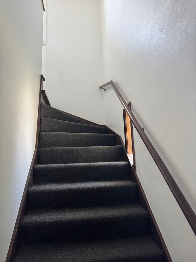 Stairs - 7211 W Brentwood Ave Unit 7213 - Upper