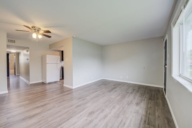 Photo - 10742 Tropic Dr