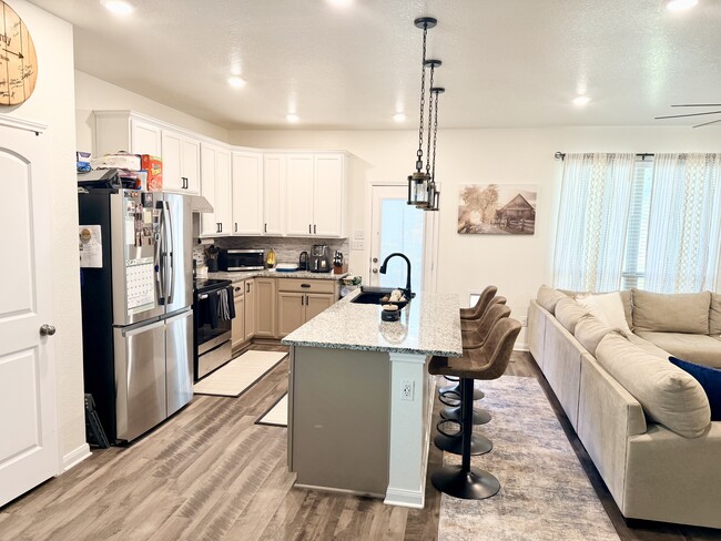 Kitchen - 834 Ross Rd