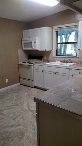 Photo - 3 Bed house on Sharkey St! Available August 2026!