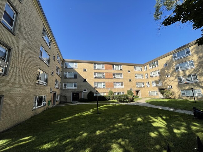 Building Photo - 6106 N Damen Ave Unit 3