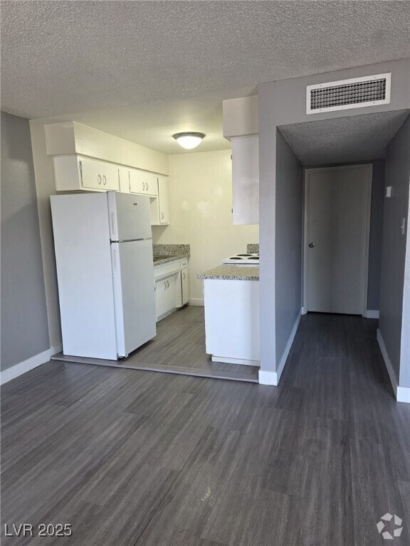 Building Photo - 1121 E Desert Inn Rd Unit 6 Rental