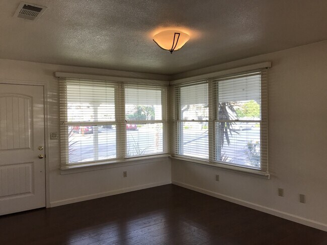 Photo - BEAUTIFUL DOWNTOWN PROPERTY COMPLETELY REMODELED !! Walking distance to schools