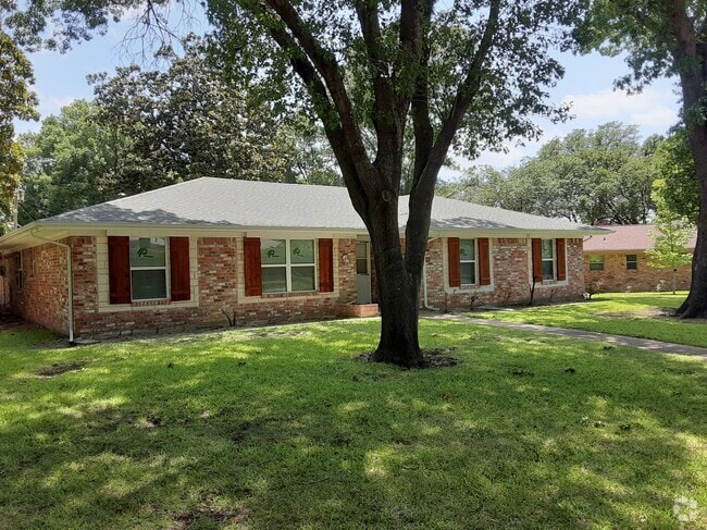 Building Photo - 1608 Amherst Dr Rental