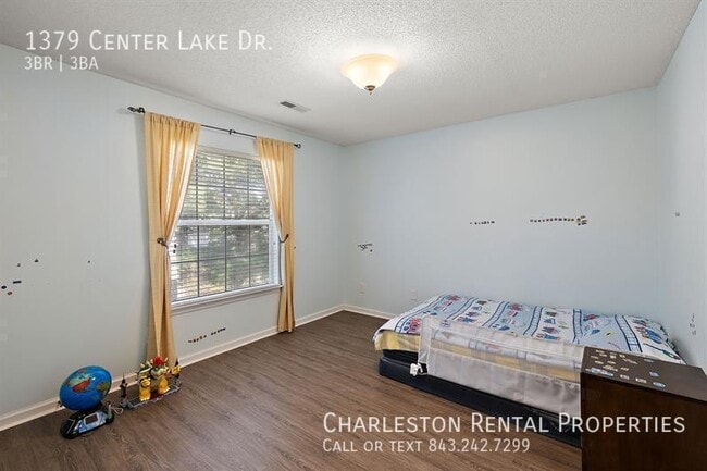 Photo - 1379 Center Lake Dr