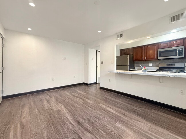 Building Photo - 2650 Birney Pl SE Unit 103