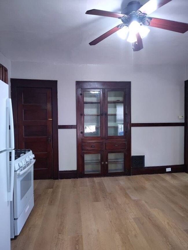 Photo - 208 Van Rensselaer St