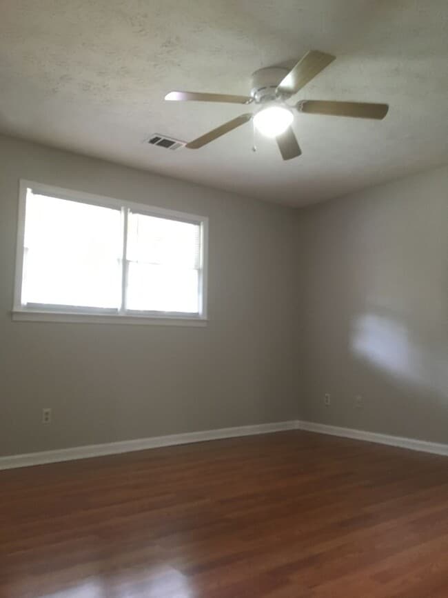 Photo - 1780 Southgate Ln SE Unit B
