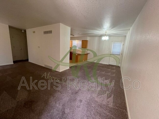 Photo - 2730 Poplar St