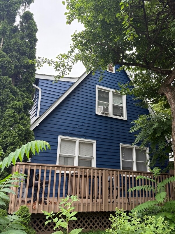 900 Woodlawn Ave