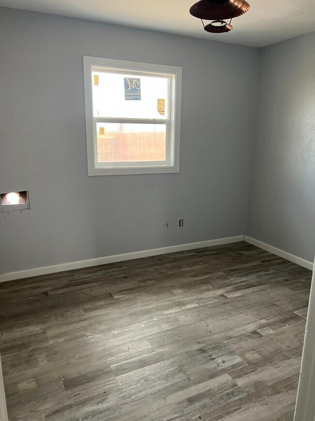 Photo - 1520 E 2nd St