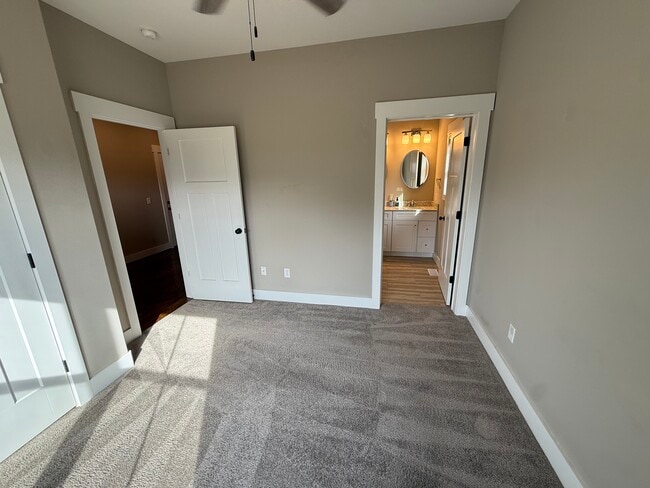 Photo - 1124 Cross Pointe Dr