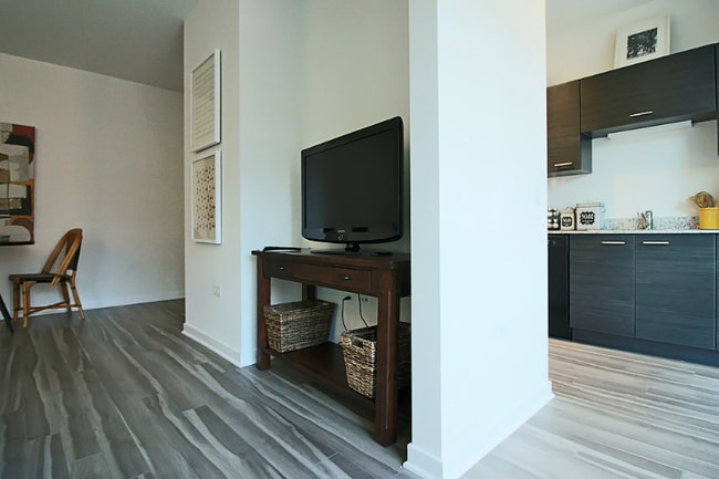 Photo - 798 N La Salle St