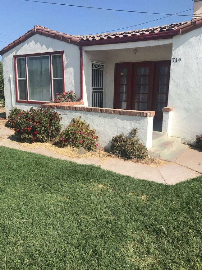 Building Photo - Country home