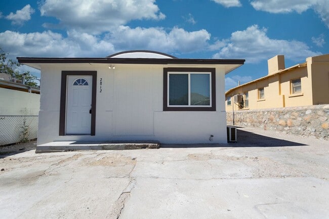 Building Photo - Central 2 Bedroom 2 Bath Unit 1 Rental