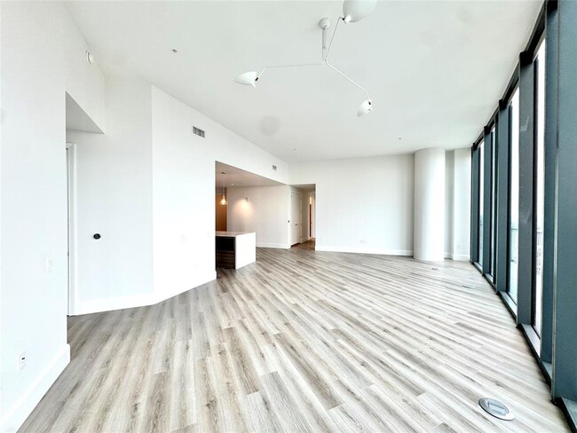 Photo - 3333 Lake St Condo Unit PH-3