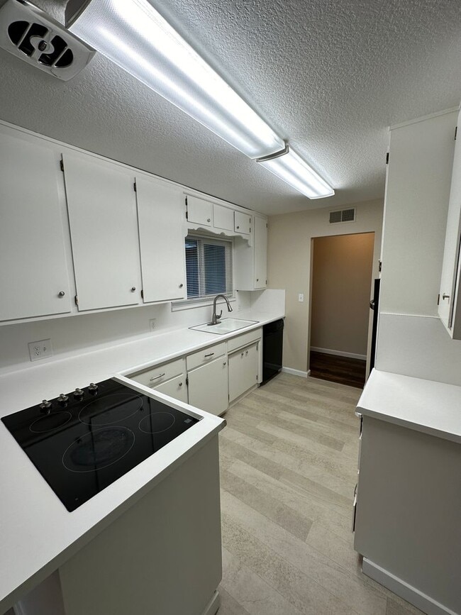 Photo - 1424 Kent Way