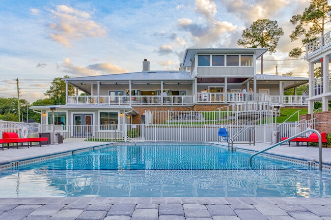 Building Photo - Swan Luxury Studio Apartments