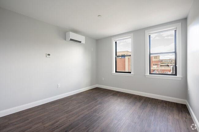 2BR, 1BA - 850SF