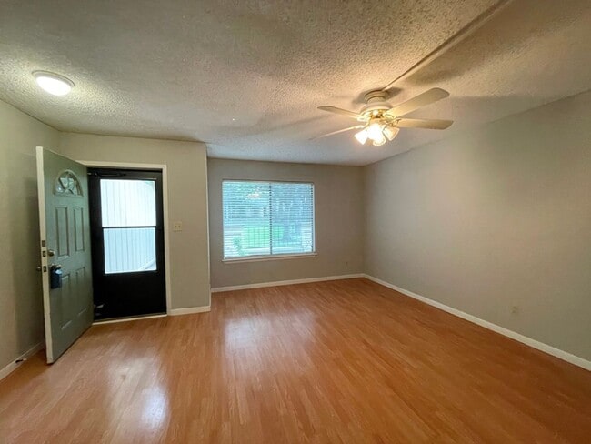 Photo - Great Condo for lease in North Austin!
