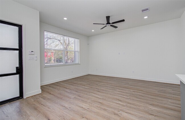 Photo - 4605 Edison St Unit B