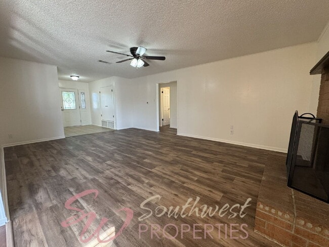 Photo - Lovely 3 bedroom 2 bath in desirable neighborhood