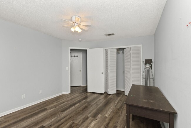 1009 Stonegate Dr