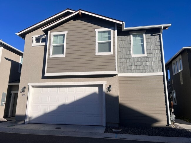 Photo - Beautiful! 3/2.5/2 Townhome in Gardnerville
