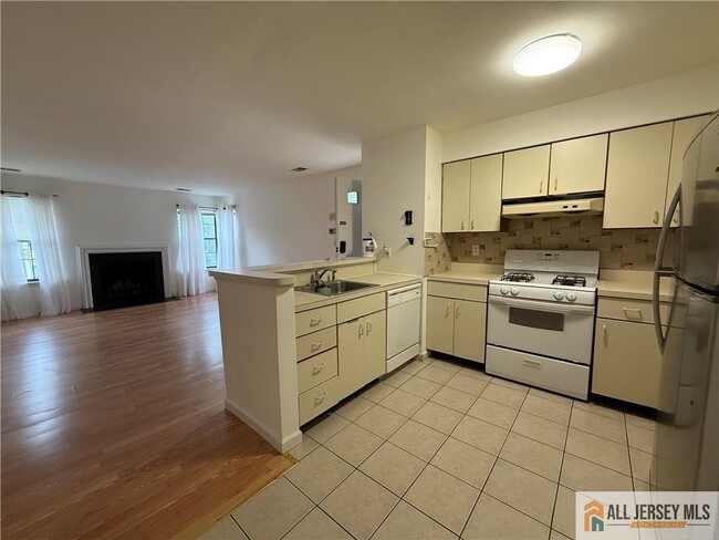 Photo - 404 Carhart Ct