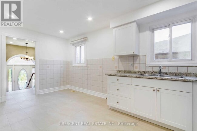 Photo - 4036 Dunmow Crescent