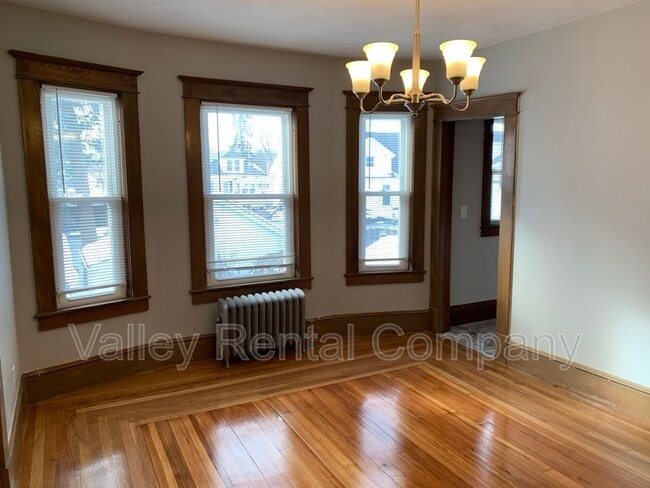 Photo - 1685-1687-1687 Northampton St