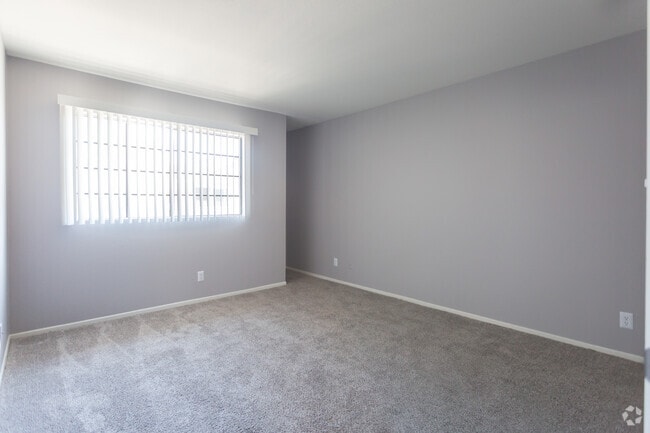 2BR,2BA-940SF- Bedroom
