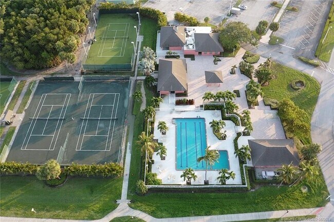 Photo - 221 NE Plantation Rd Unit 215