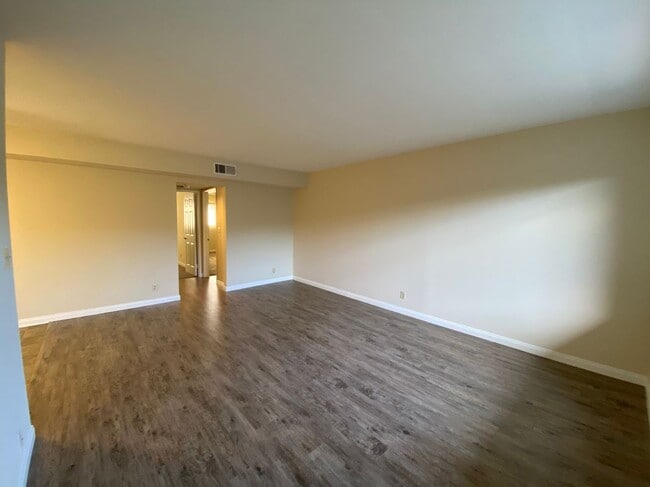 Photo - 211 W Verdugo Ave Unidad 202