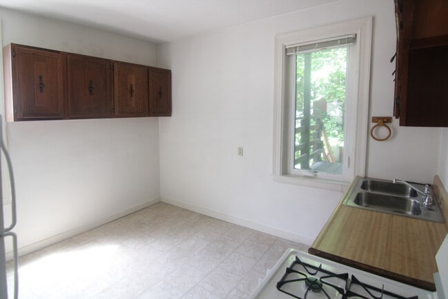 Photo - 303 West St Unit 2