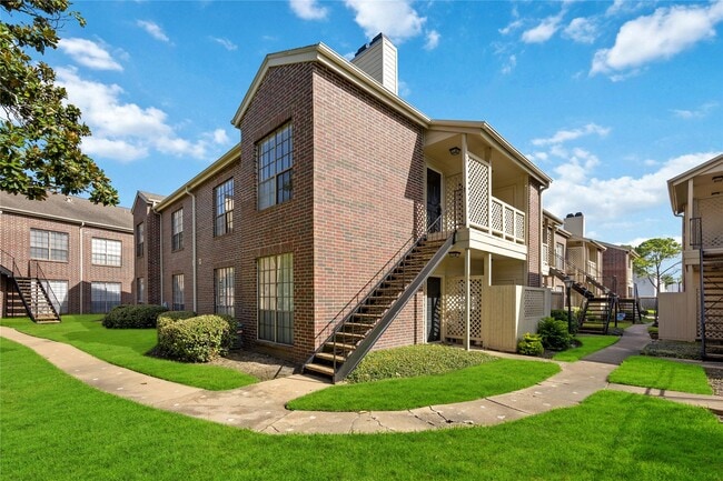 Building Photo - 8055 Cambridge St Unit 90
