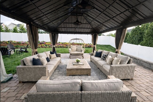 Building Photo - 11010 Watterson Square Ln