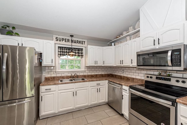 Photo - 3bd/2.5ba 2-story home in quiet neighborhood.