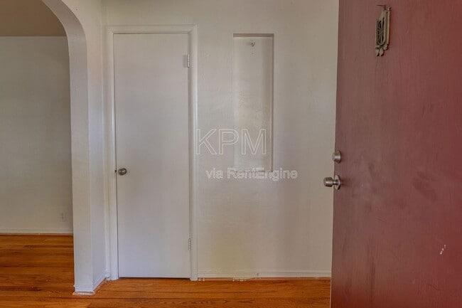 Photo - 966 W Mariposa Ave