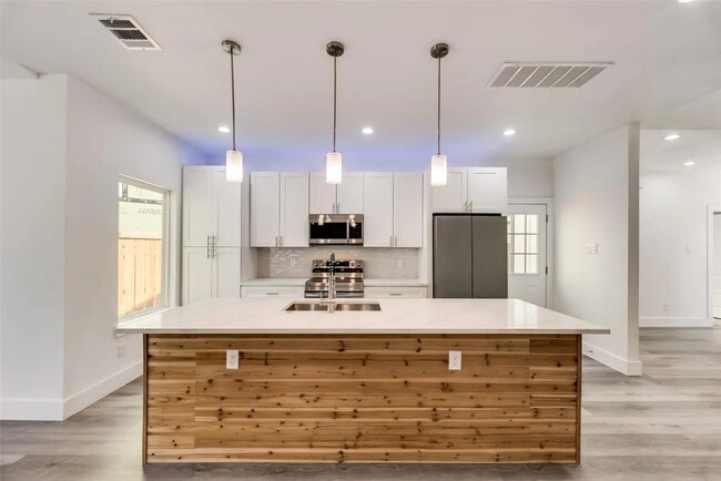 Photo - 1930 Shaw St