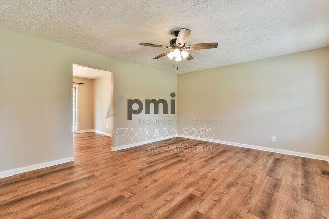 Photo - 138 Sunset Oaks Dr