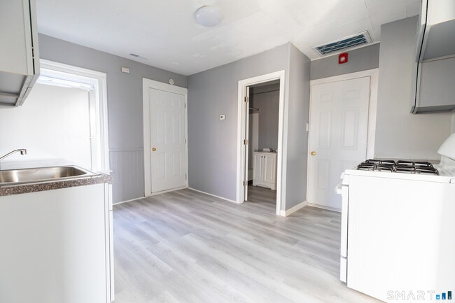 Photo - 132 Beaver St Unit First Floor