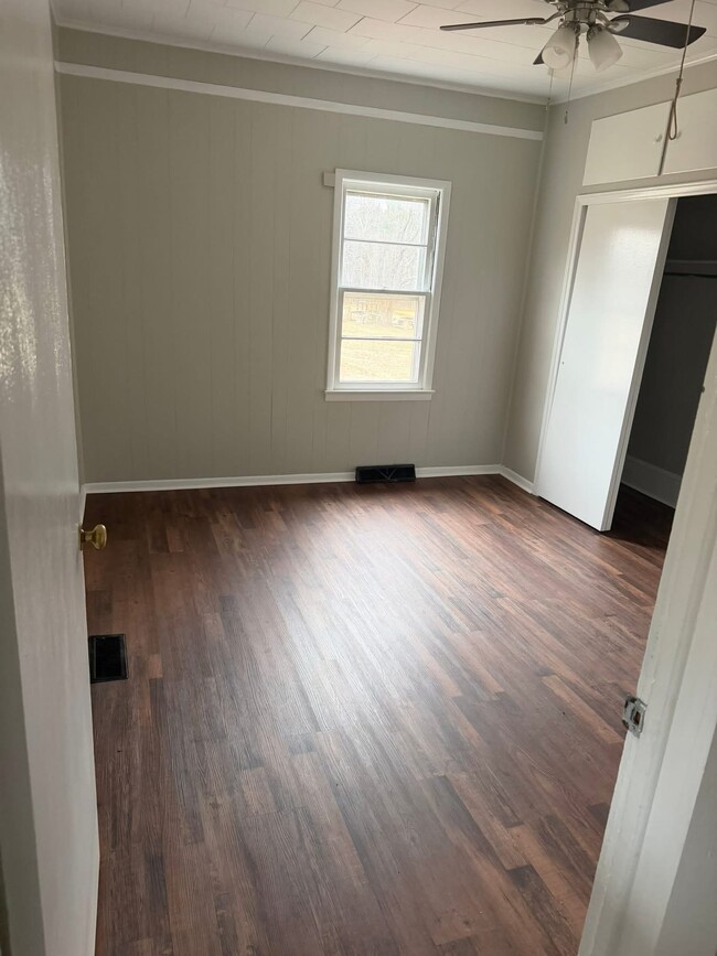 Photo - 301 W Steele St