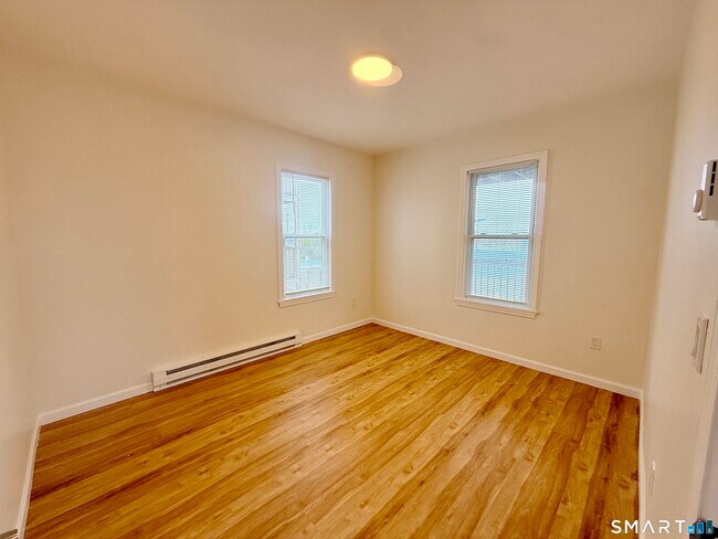 Photo - 70 Lindley St Unidad 2nd Floor