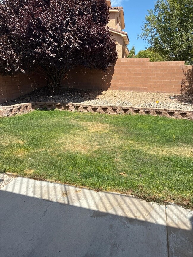 2217 Violeta Cir SE