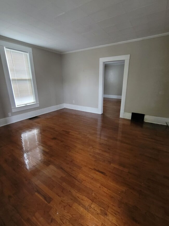 217-217.5-2175 W Linn St