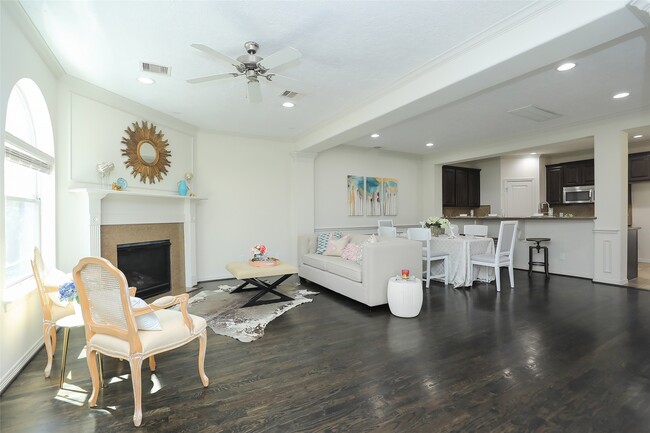 Building Photo - 1311 Bingham St Unit B