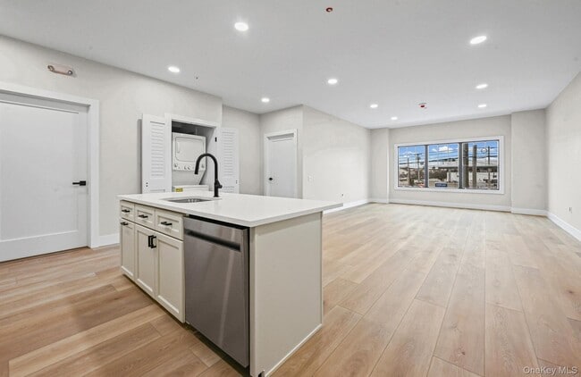 Photo - 80 Division St Unidad 2G