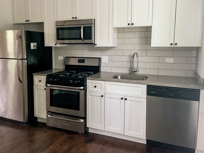 Building Photo - 1601 W Belle Plaine Ave Unit 1